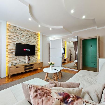 Apartman Julija Donji Milanovac Exteriör bild