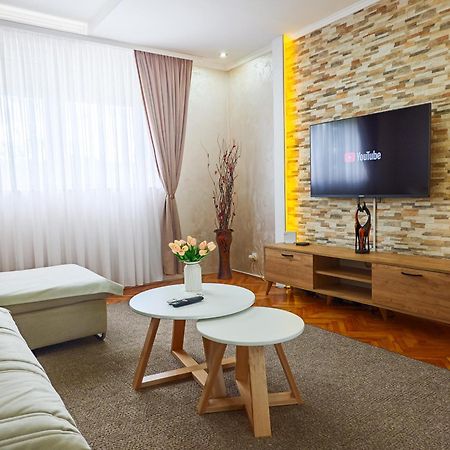 Apartman Julija Donji Milanovac Exteriör bild