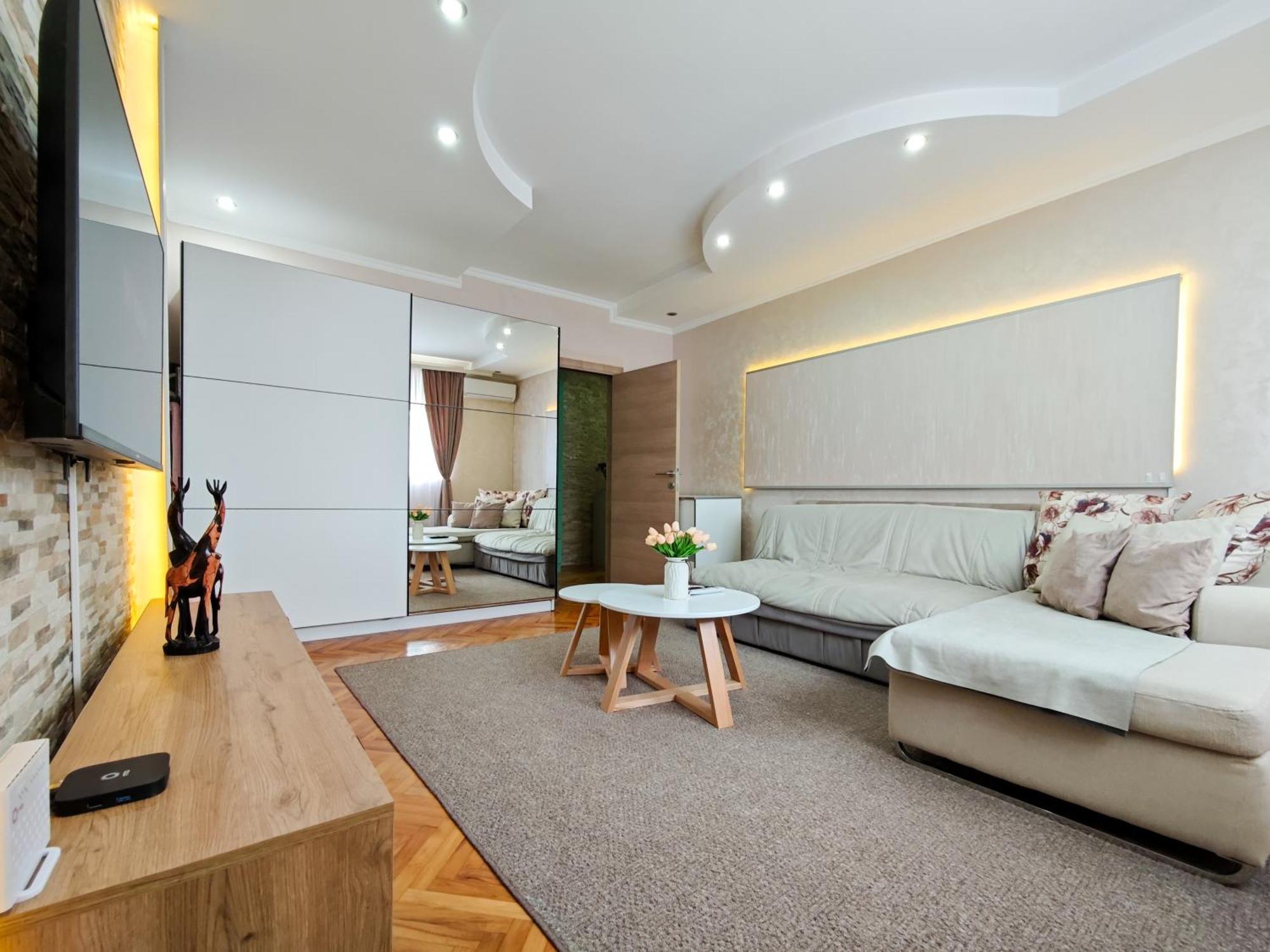 Apartman Julija Donji Milanovac Exteriör bild