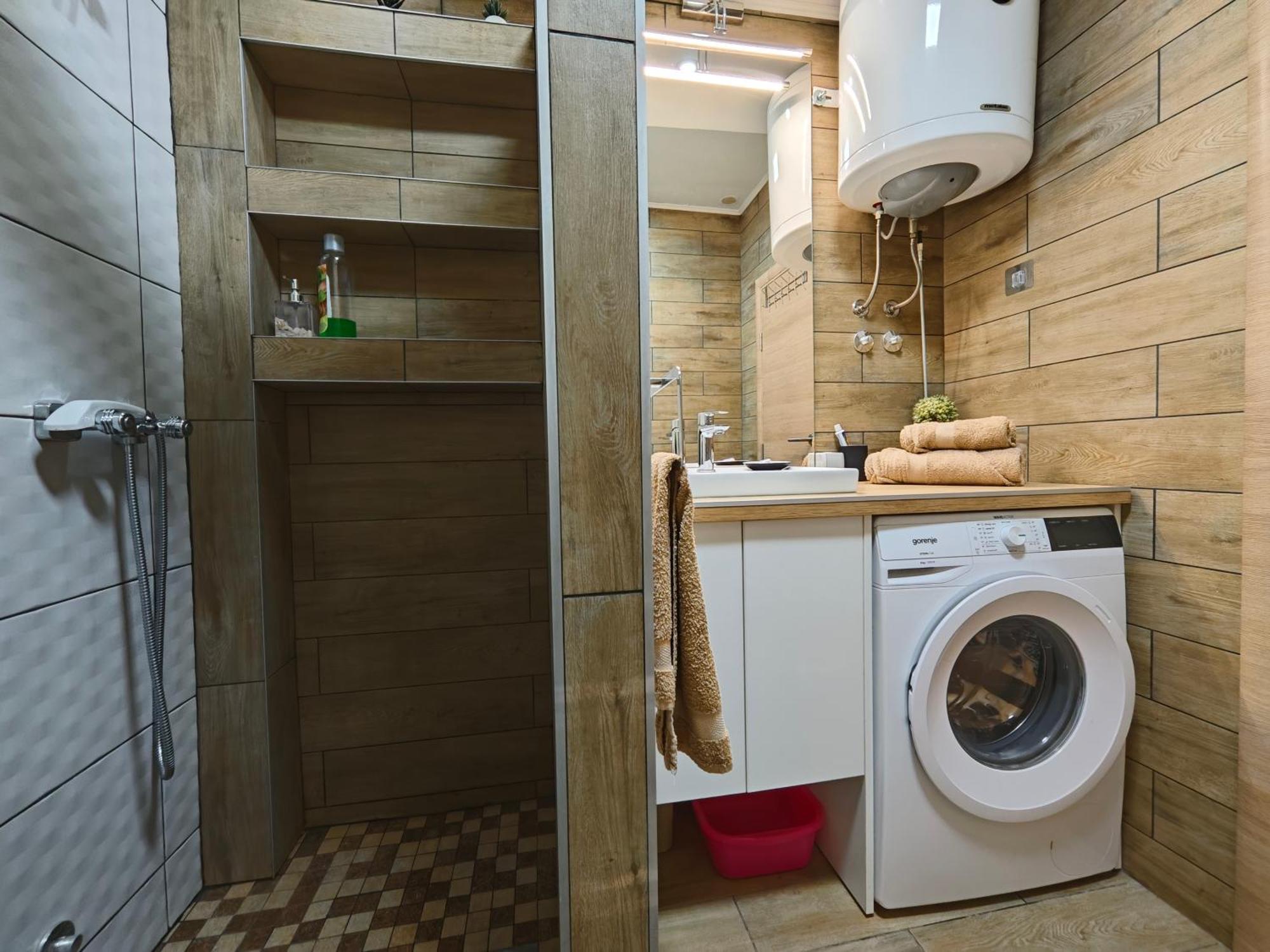 Apartman Julija Donji Milanovac Exteriör bild