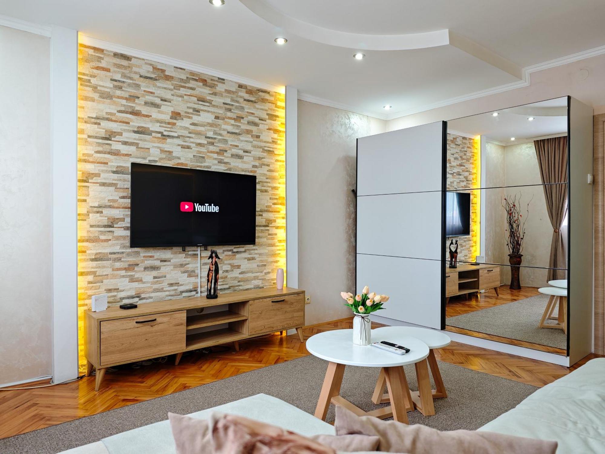 Apartman Julija Donji Milanovac Exteriör bild