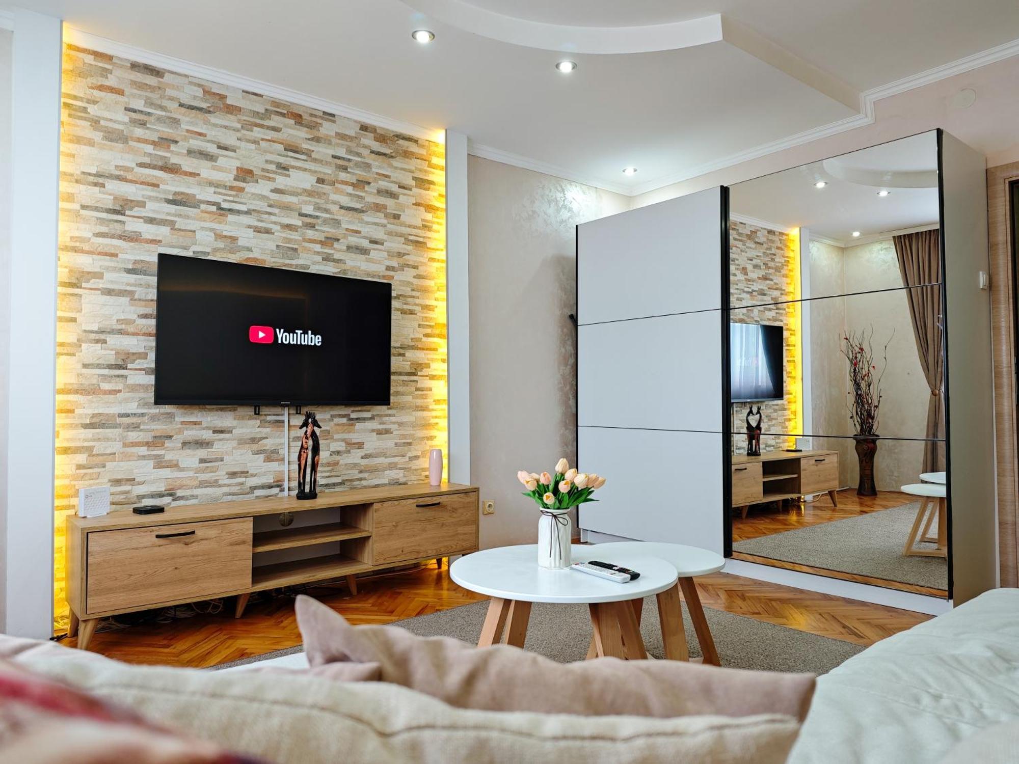 Apartman Julija Donji Milanovac Exteriör bild