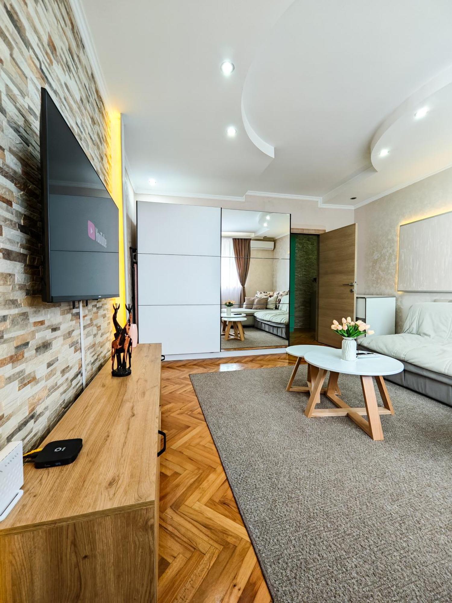 Apartman Julija Donji Milanovac Exteriör bild