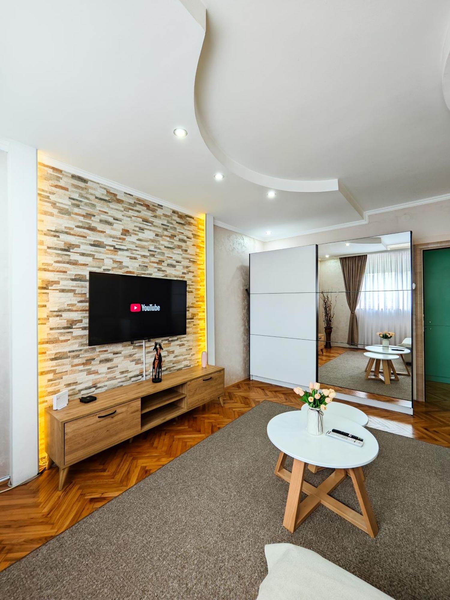 Apartman Julija Donji Milanovac Exteriör bild