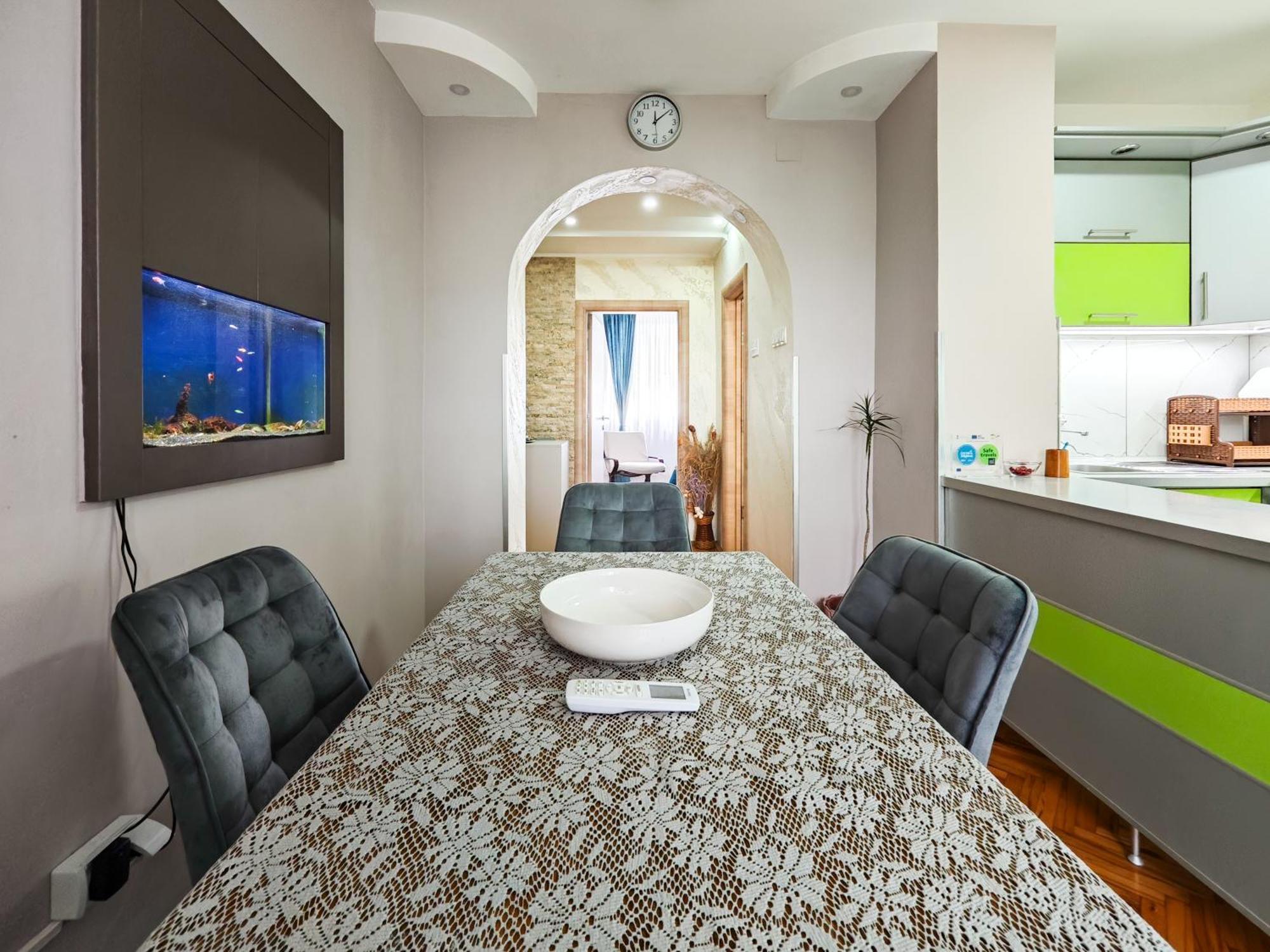 Apartman Julija Donji Milanovac Exteriör bild