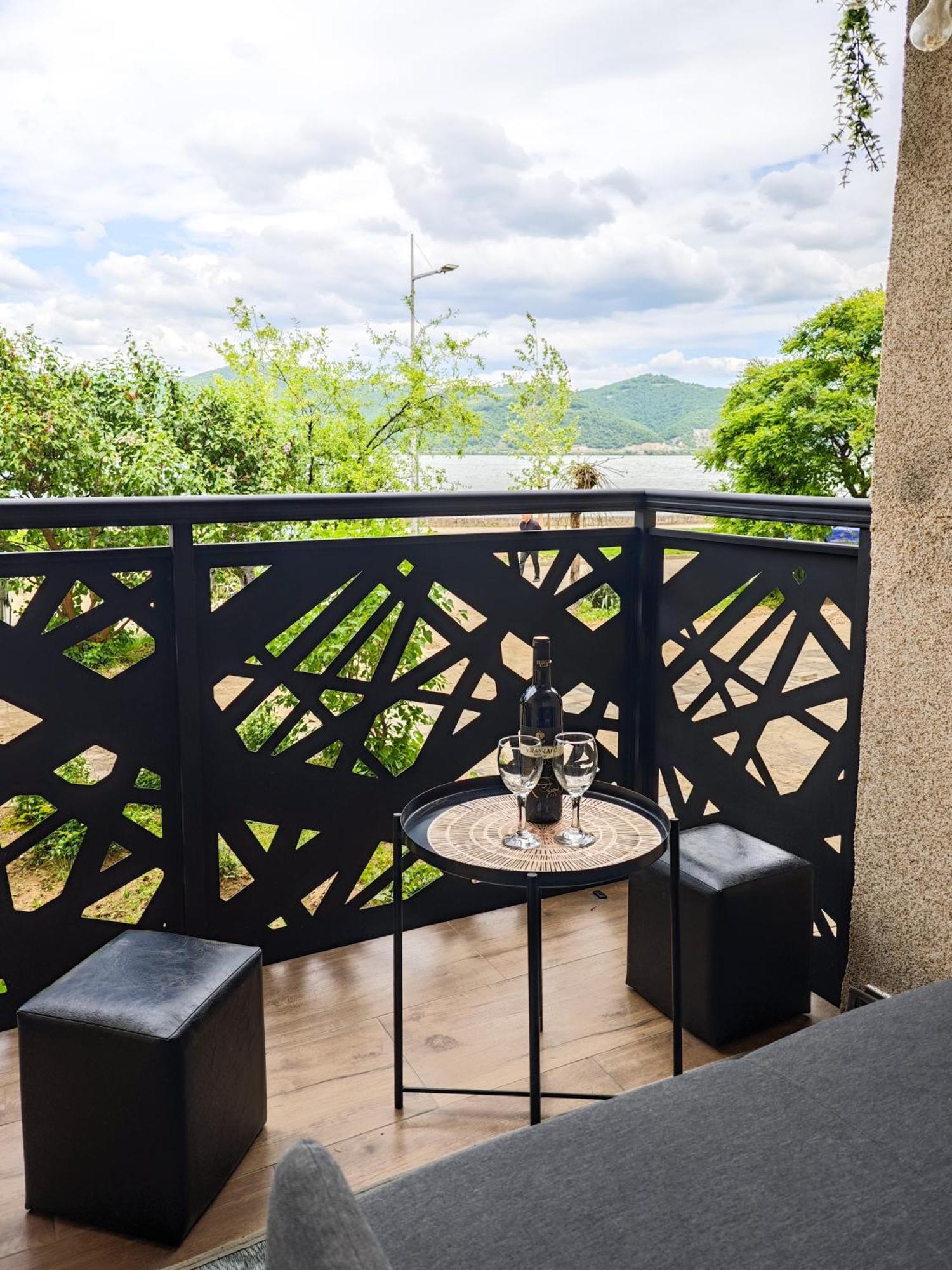 Apartman Julija Donji Milanovac Exteriör bild