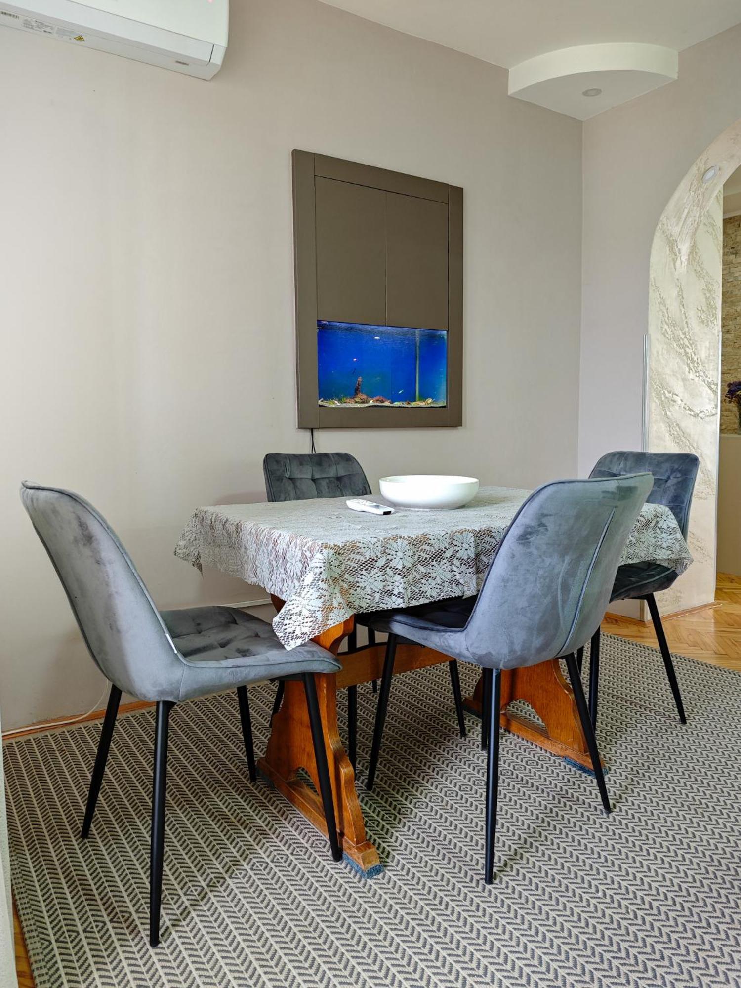 Apartman Julija Donji Milanovac Exteriör bild