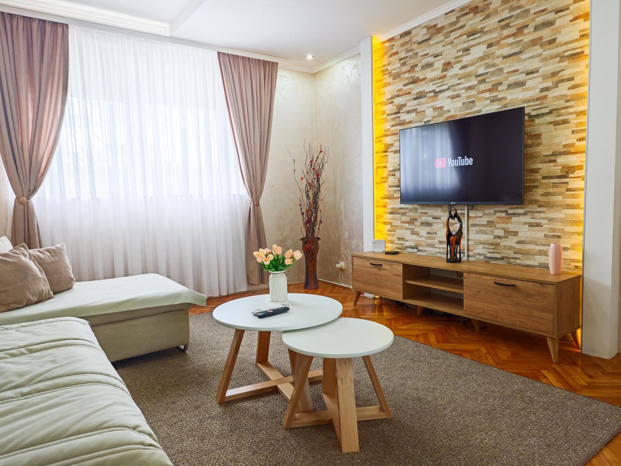 Apartman Julija Donji Milanovac Exteriör bild
