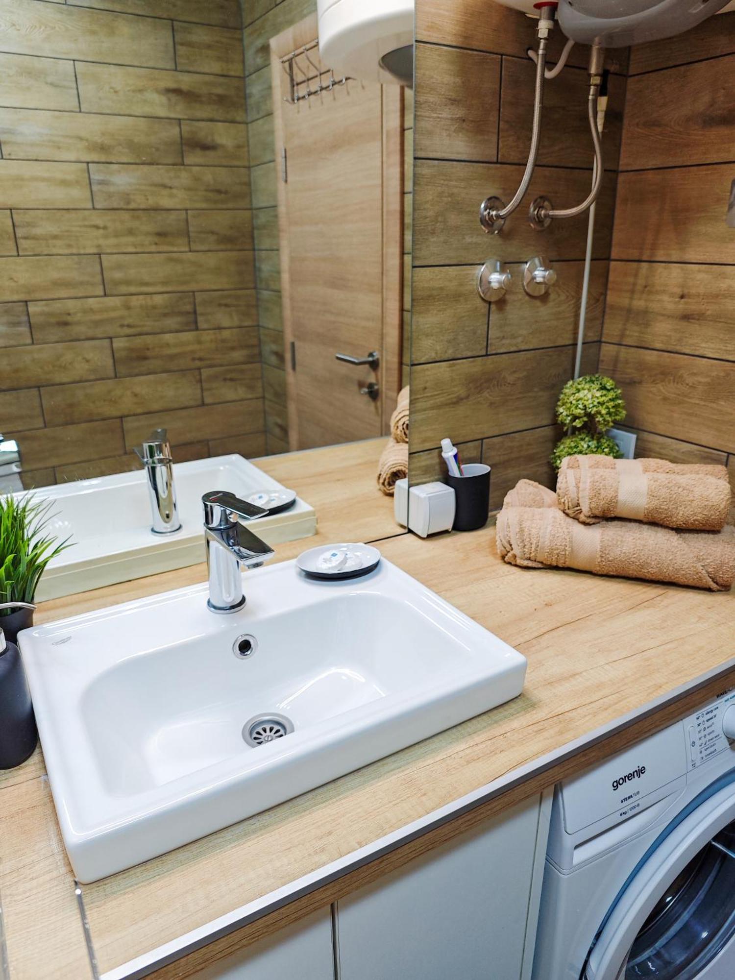 Apartman Julija Donji Milanovac Exteriör bild