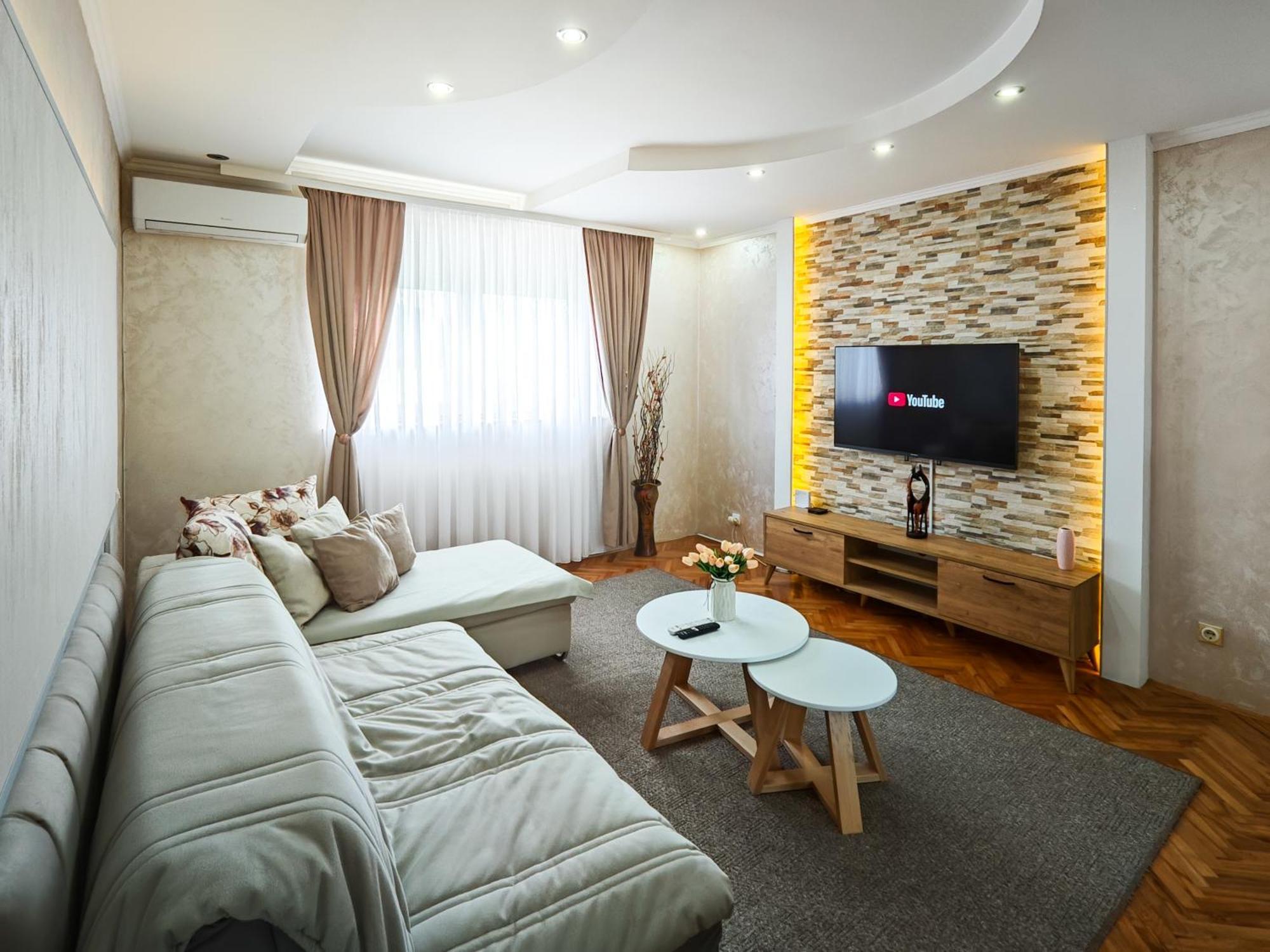 Apartman Julija Donji Milanovac Exteriör bild