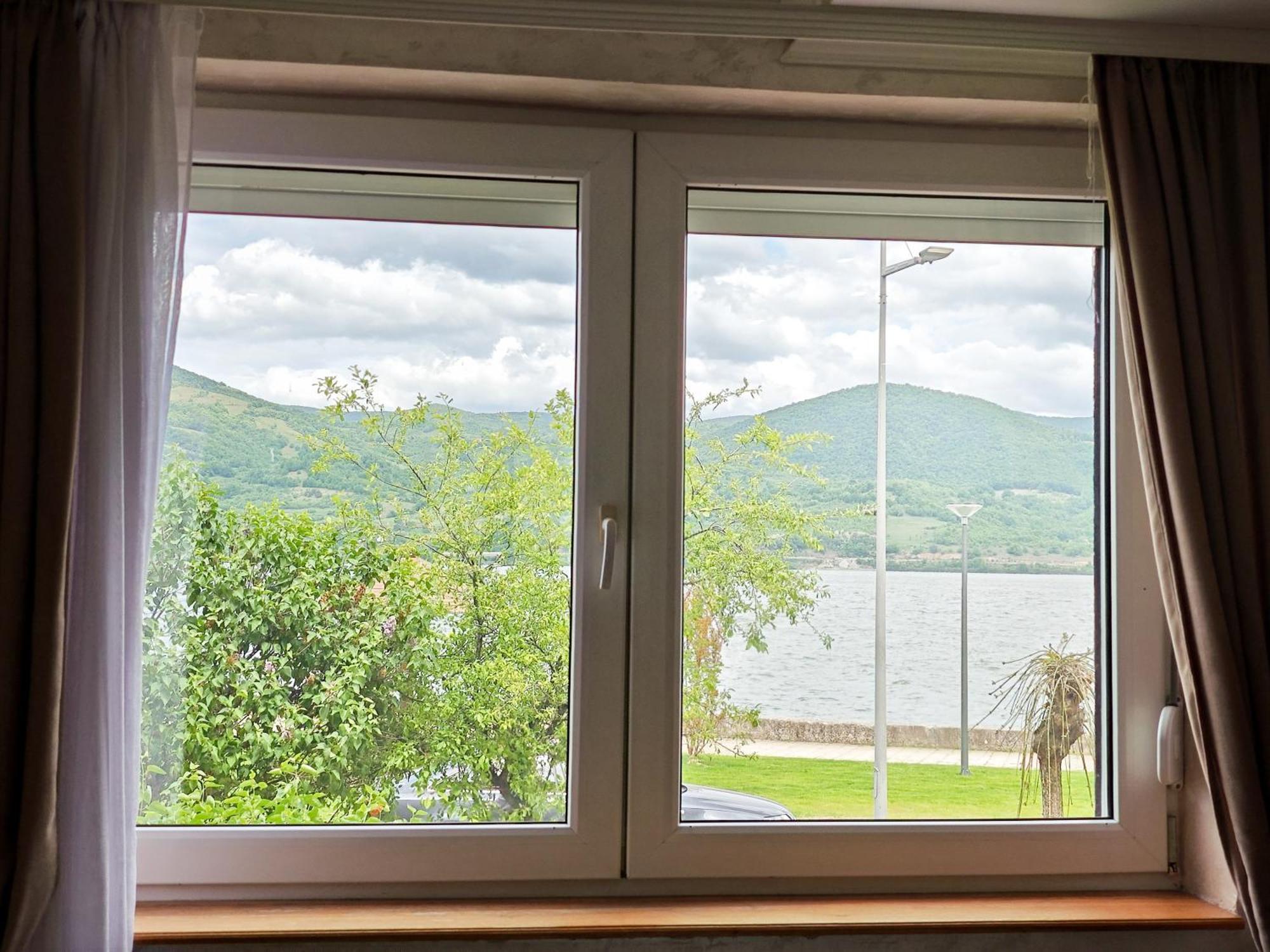 Apartman Julija Donji Milanovac Exteriör bild